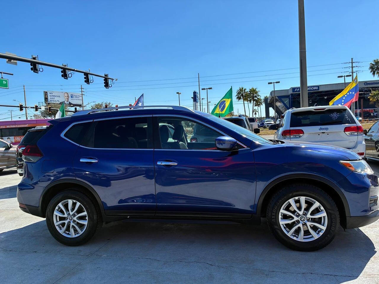 Used 2018 Nissan Rogue SV image 14