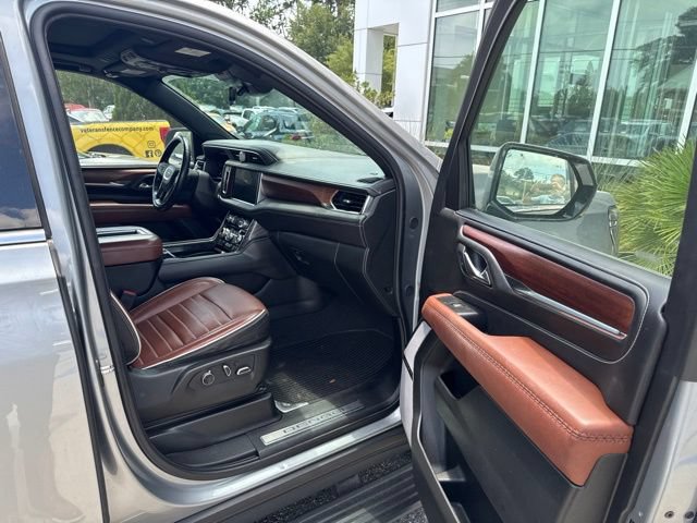 Used 2024 GMC Yukon Denali Ultimate AWD/4WD image 6