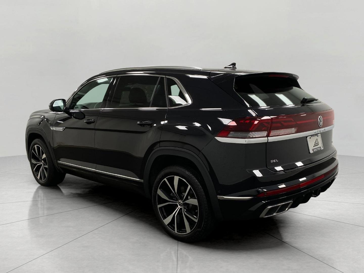 Used 2024 Volkswagen Atlas Cross Sport SEL Premium R-Line image 8