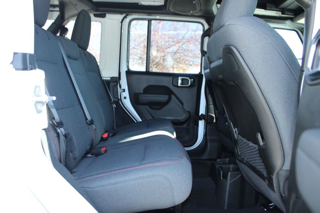 Used 2025 Jeep Wrangler Unlimited Rubicon w/ Technology Group image 25