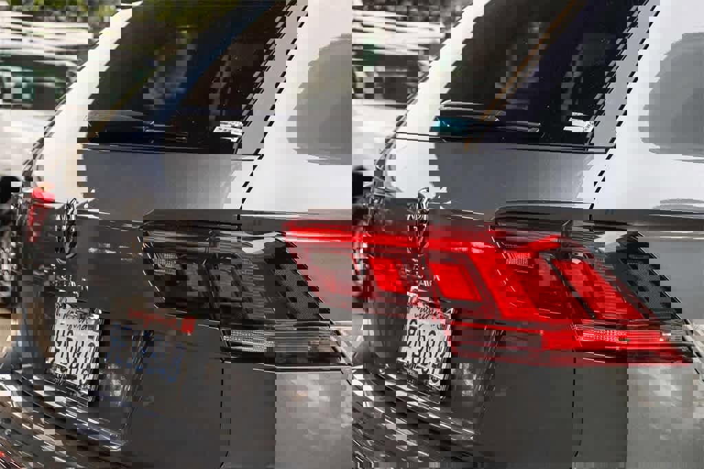 Used 2023 Volkswagen Tiguan SE R-Line image 9