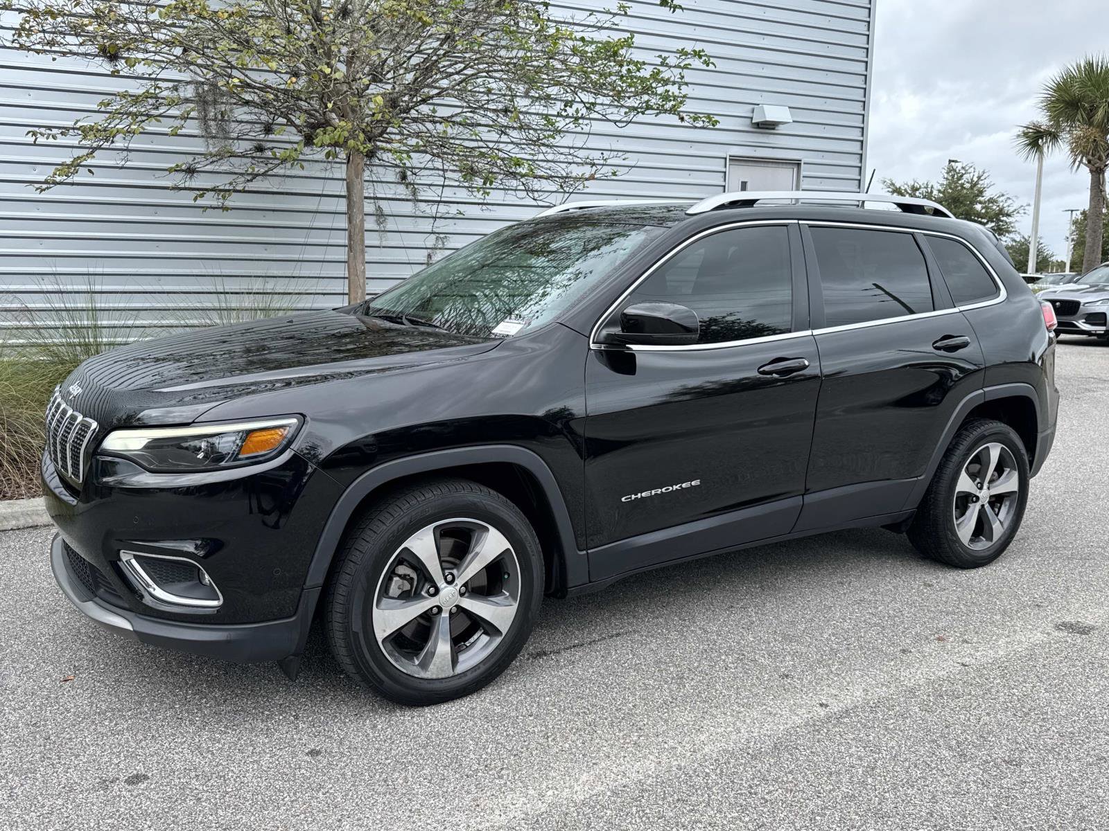 Used 2019 Jeep Cherokee Limited w/ Technology Group