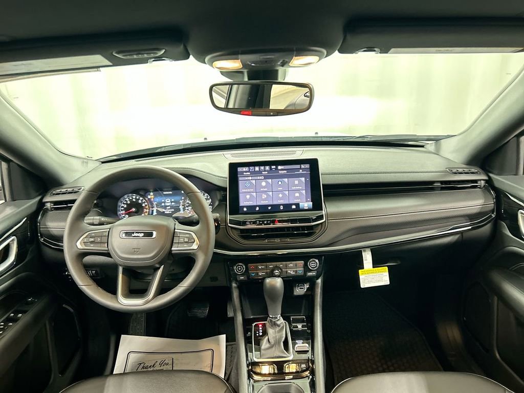 Used 2024 Jeep Compass Latitude w/ Convenience Group image 18