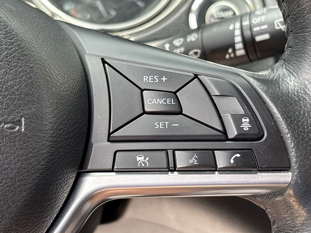 Used 2018 Nissan Rogue SV w/ Premium Package image 20