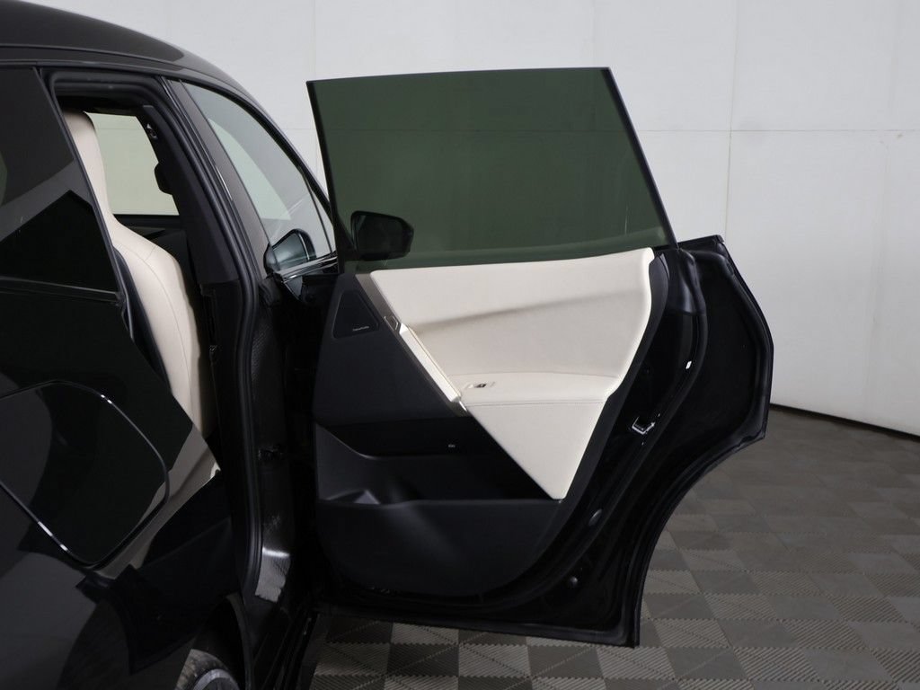 Used 2024 BMW iX xDrive50 w/ Premium Package AWD/4WD image 25