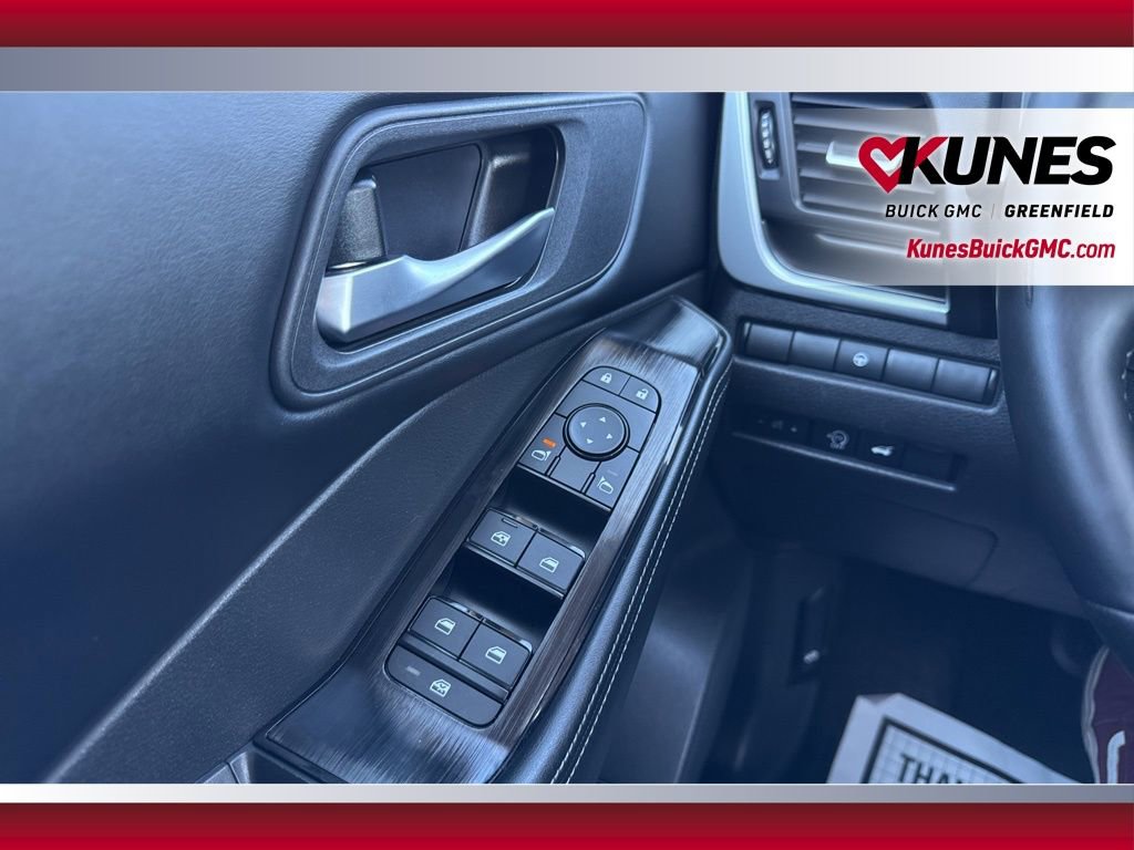 Used 2025 Nissan Rogue SV AWD/4WD image 29