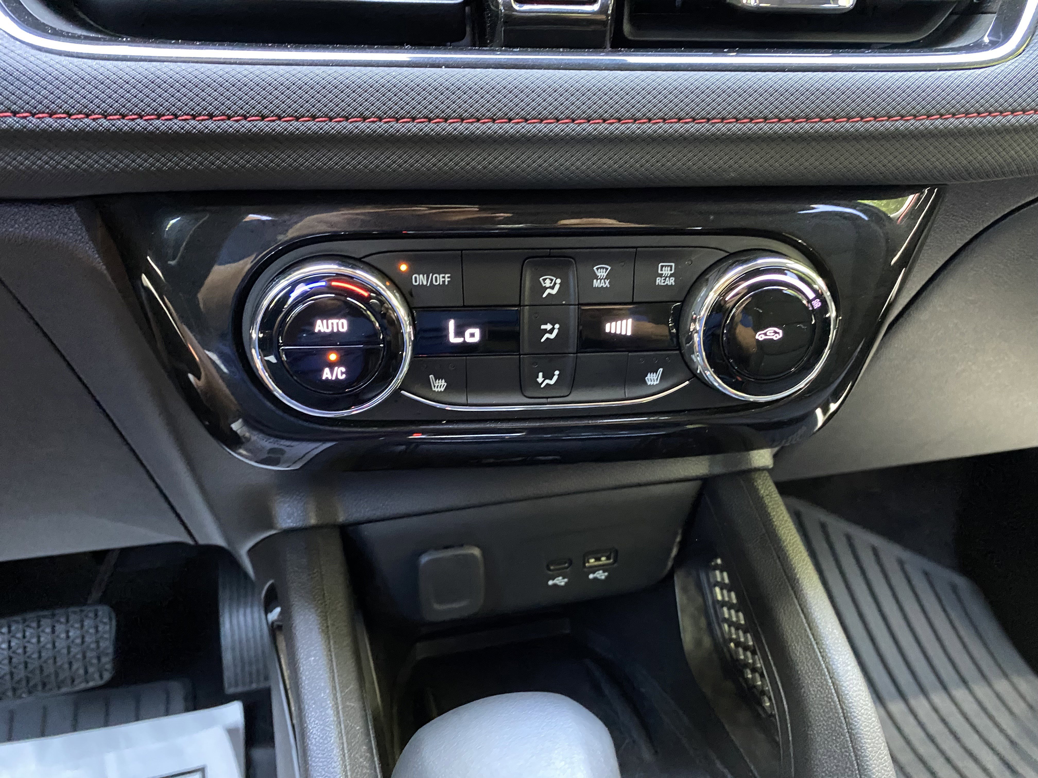 Used 2025 Chevrolet TrailBlazer RS w/ Convenience Package FWD image 29