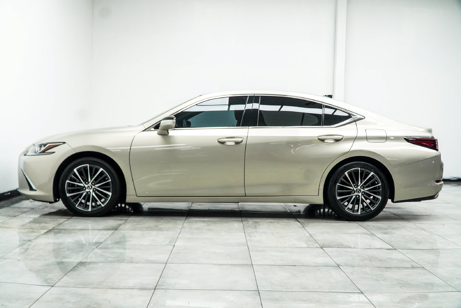 Used 2023 Lexus ES 350 w/ Premium Package FWD image 13