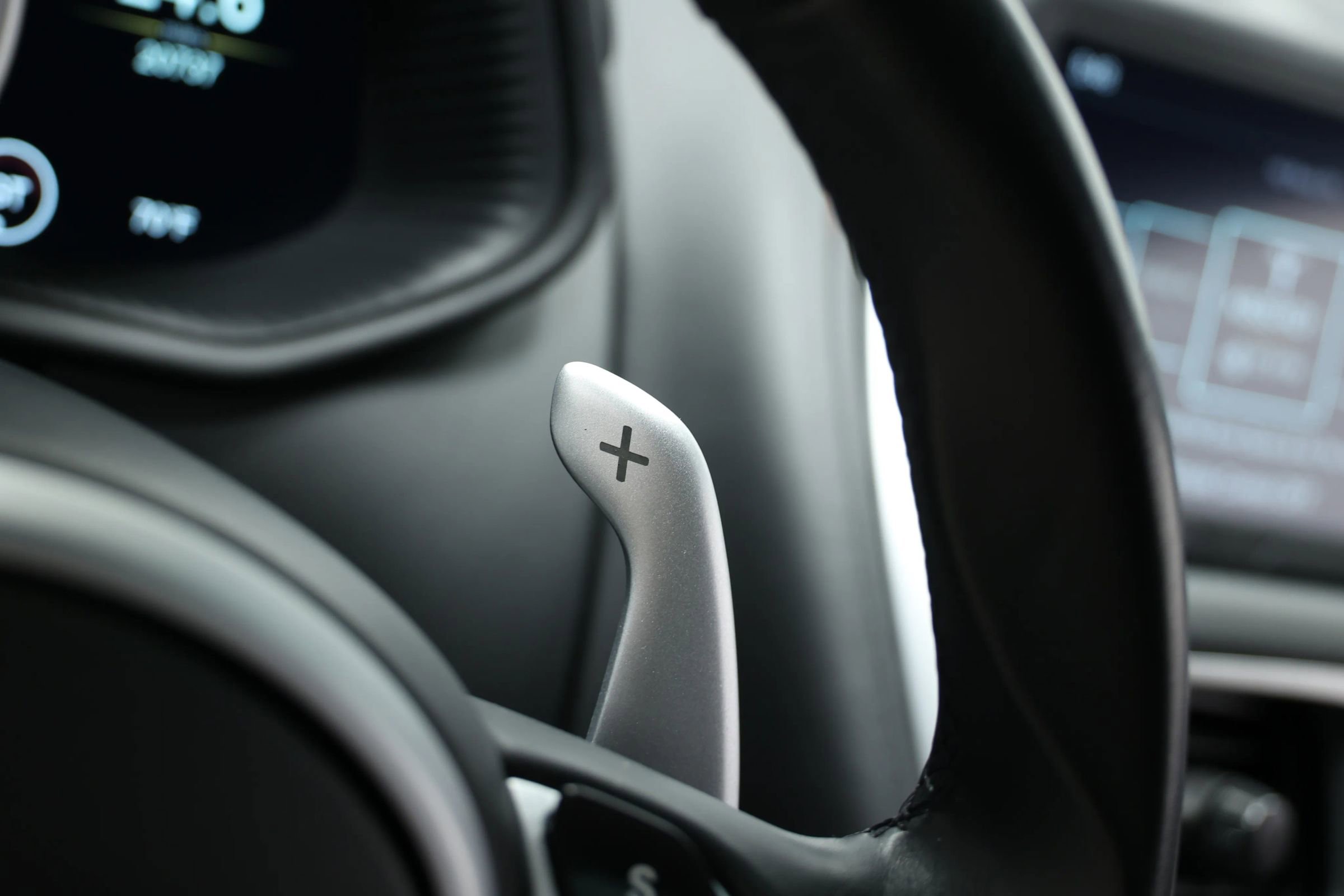 Used 2018 Aston Martin DB11 Coupe image 25