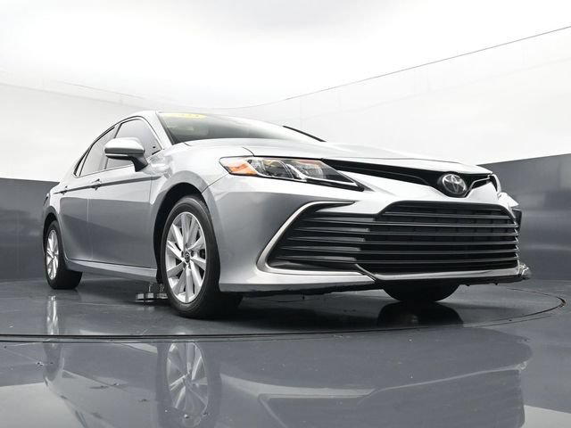 Used 2023 Toyota Camry LE w/ Convenience Package FWD image 27