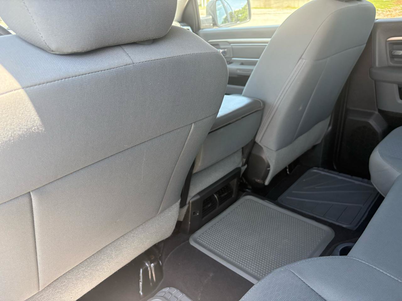 Used 2017 RAM 1500 Classic SLT AWD/4WD image 31