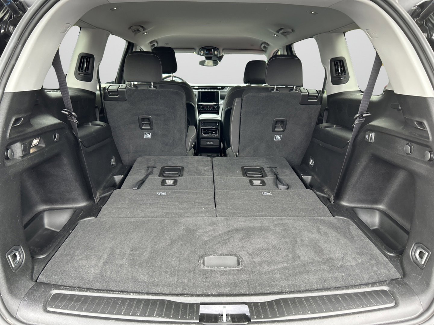 Used 2022 Jeep Grand Cherokee L Laredo w/ Luxury Tech Group I image 9