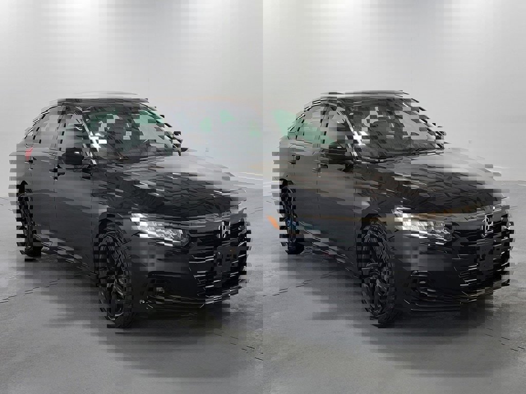 Used 2022 Honda Accord Sport image 2