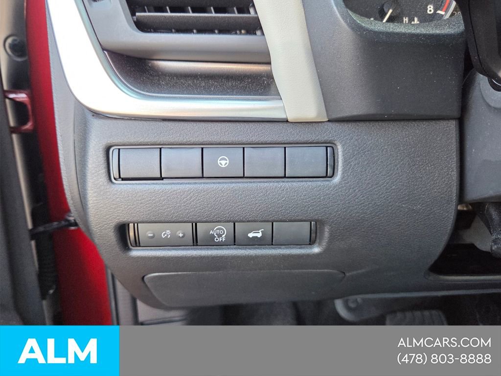 Used 2025 Nissan Rogue SV image 27