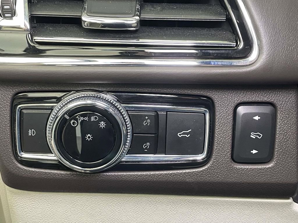 Used 2021 Lincoln Navigator Black Label AWD/4WD image 39