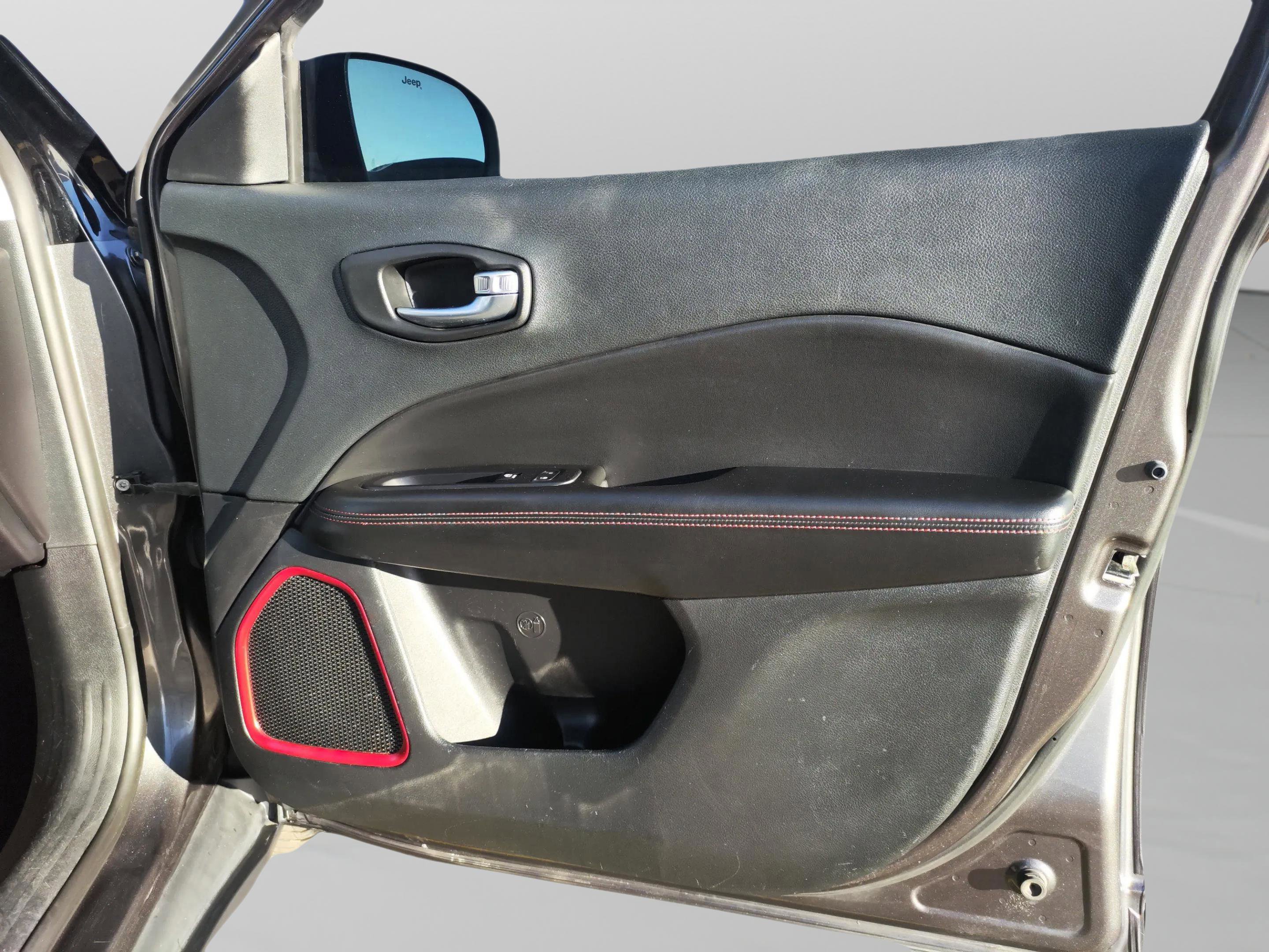 Used 2019 Jeep Compass Trailhawk w/ Cold Weather Group image 22