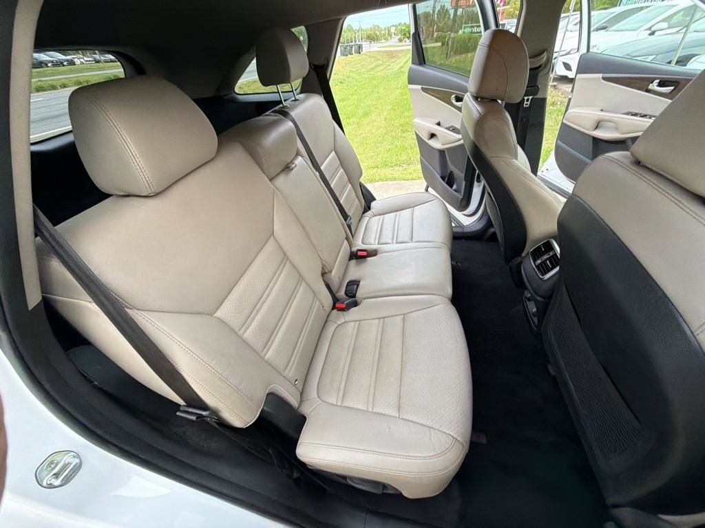 Used 2017 Kia Sorento LX w/ LX Convenience Package image 29