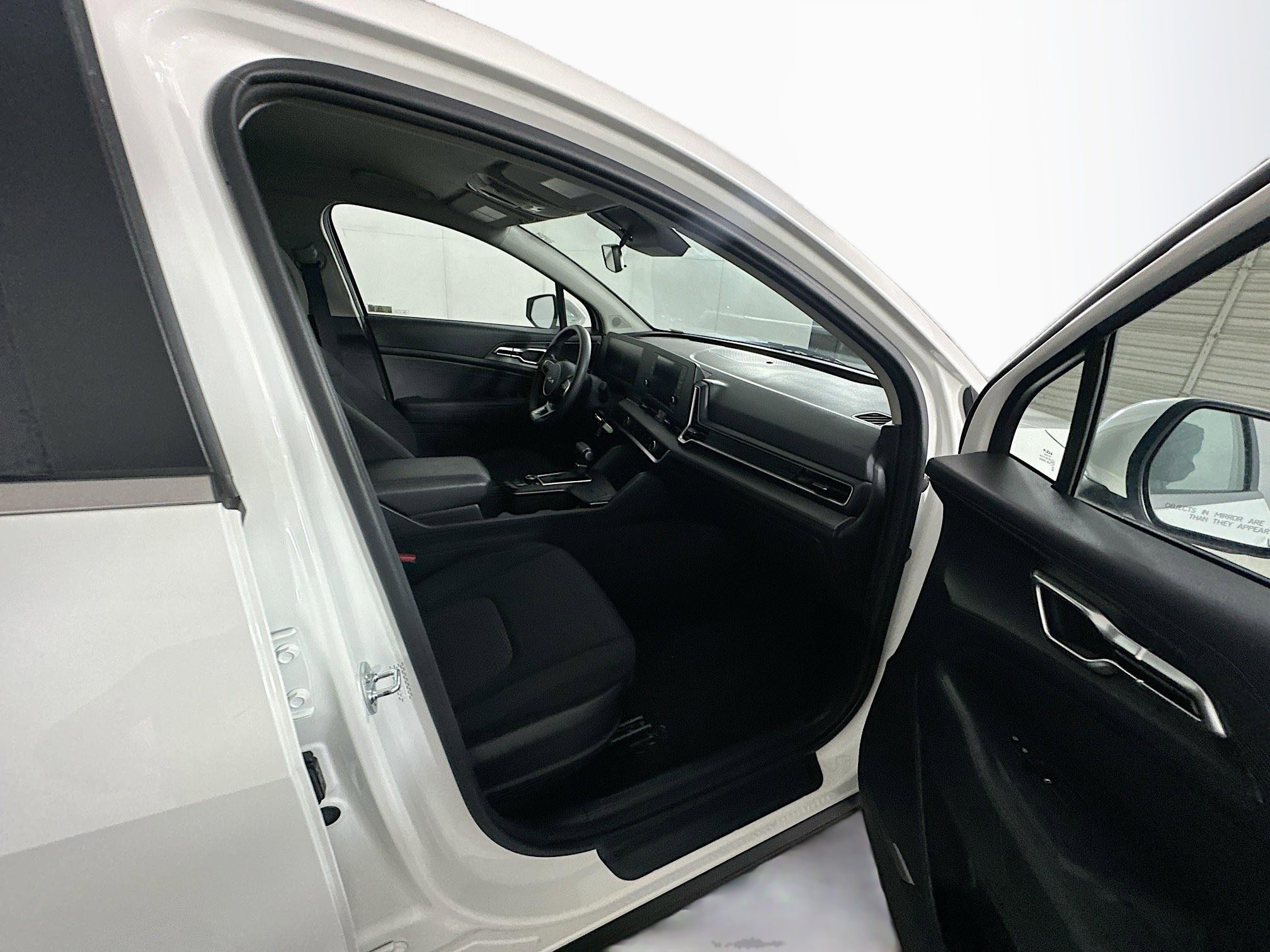 Used 2024 Kia Sportage LX image 29