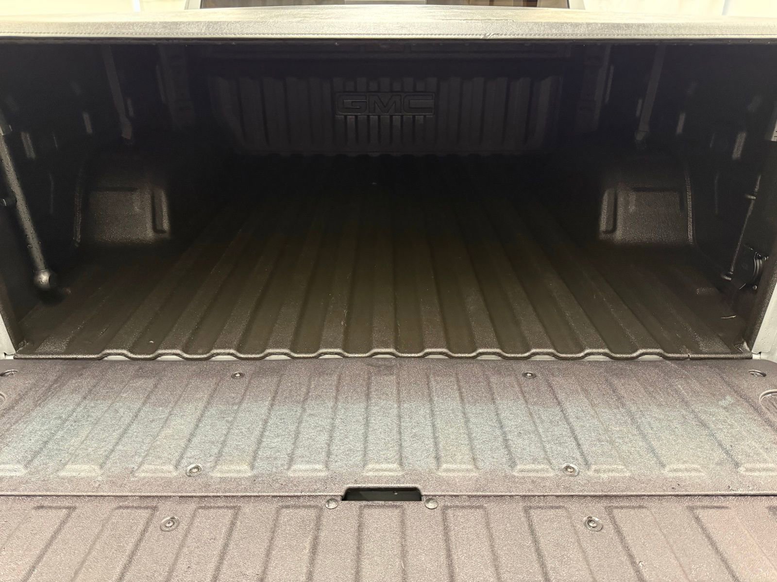 Used 2024 GMC Sierra 1500 SLE w/ Preferred Package image 5