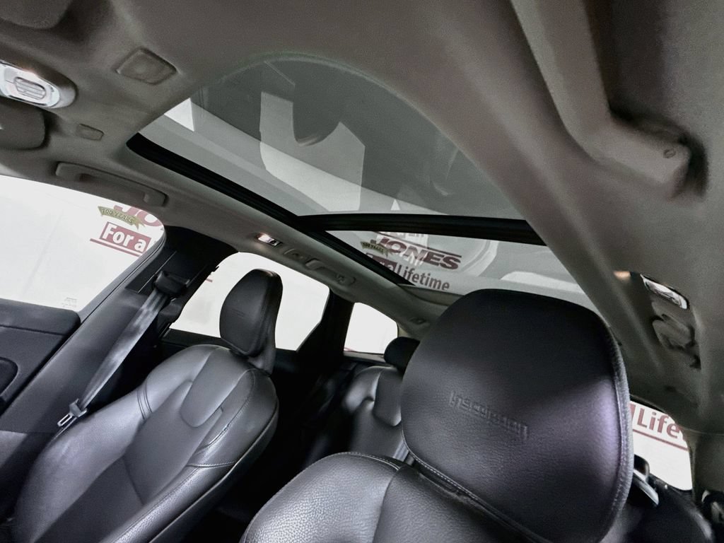 Used 2019 Volvo XC60 T5 Inscription w/ Protection Package AWD/4WD image 11