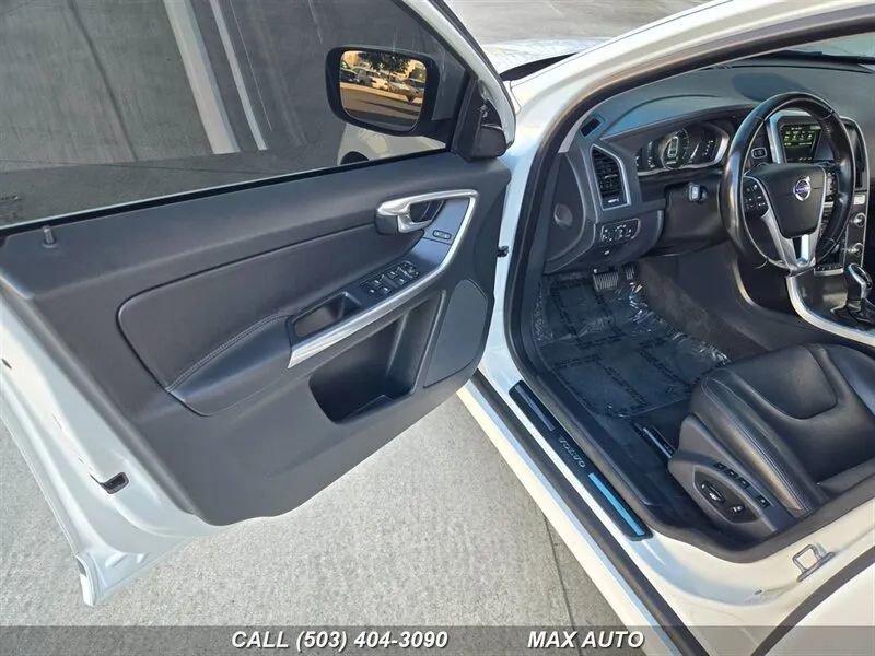 Used 2015 Volvo XC60 T5 Platinum image 10