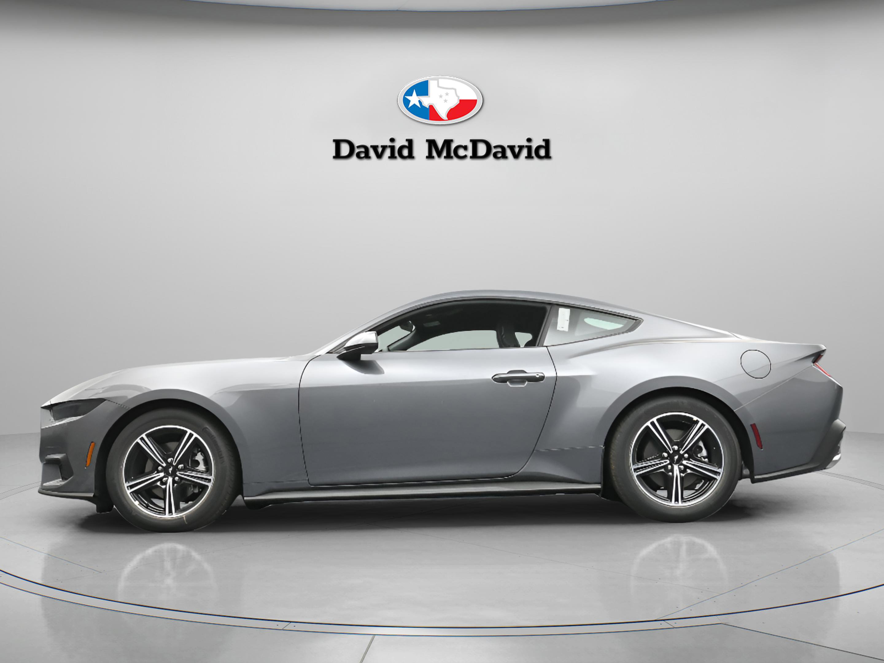 Used 2025 Ford Mustang EcoBoost image 7