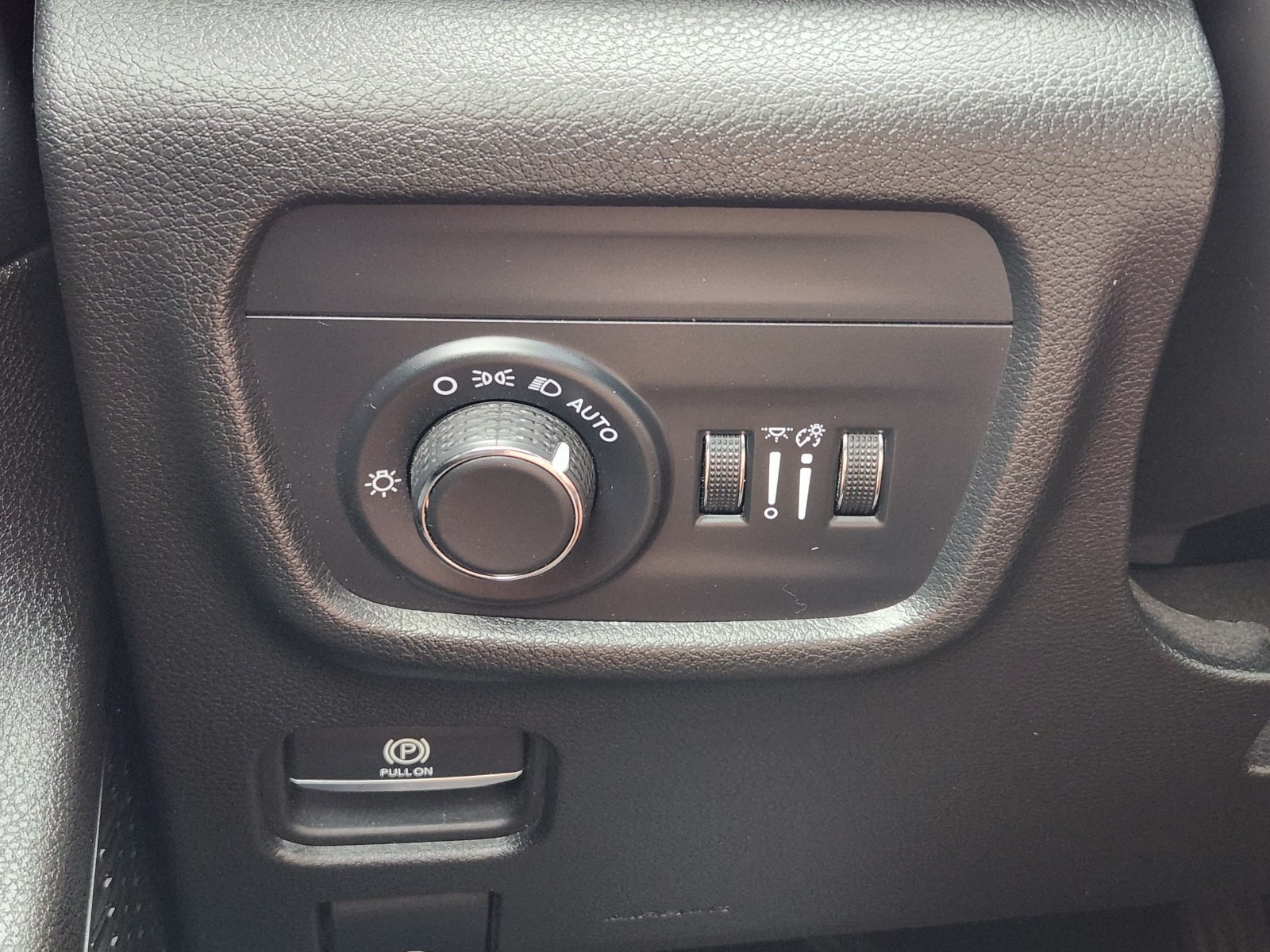 Used 2025 Jeep Grand Cherokee L Laredo w/ Luxury Tech Group I RWD image 30