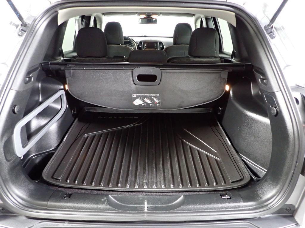 Used 2017 Jeep Cherokee Sport w/ Cold Weather Group image 17