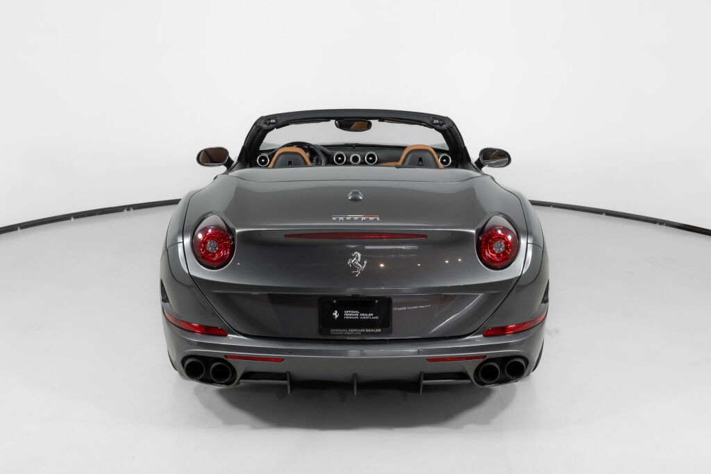 Used 2016 Ferrari California T RWD image 7