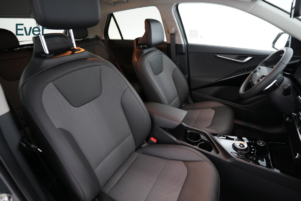 Used 2025 Kia Niro Wind FWD image 23