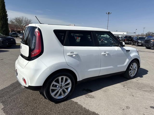 Used 2018 Kia Soul + image 2