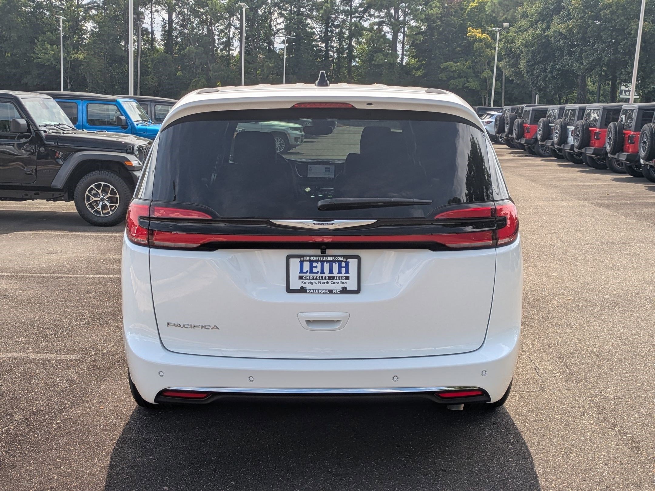 New 2026 Chrysler Pacifica Select image 6