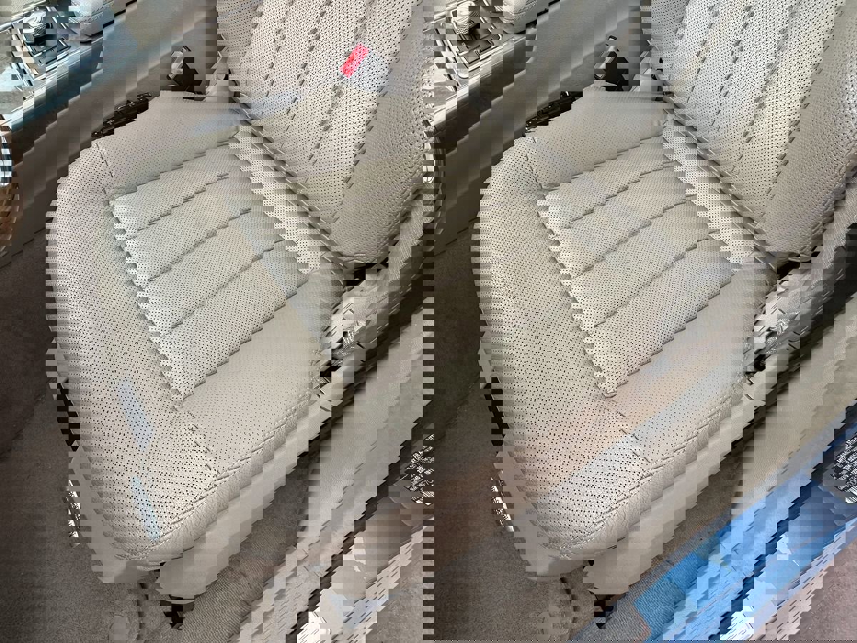 Used 2011 Mercedes-Benz E 550 Sedan image 21