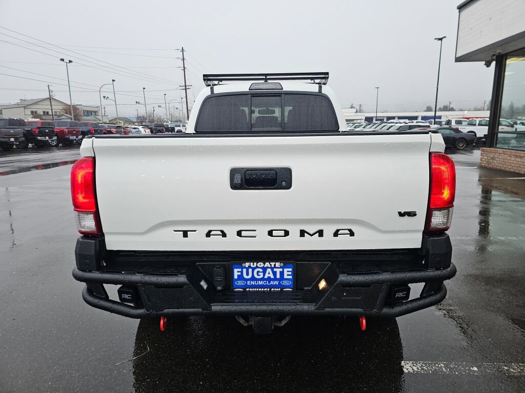 Used 2016 Toyota Tacoma TRD Off-Road image 8