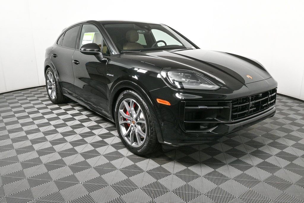Used 2025 Porsche Cayenne S image 33