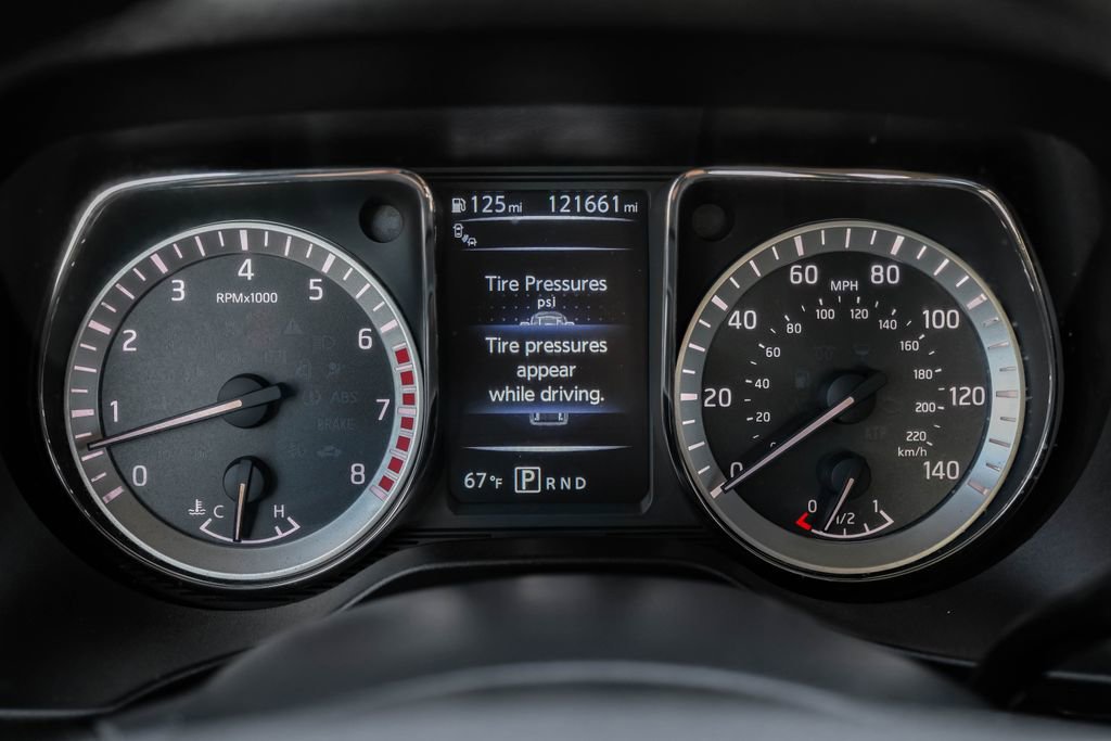 Used 2017 Nissan Titan SV image 16