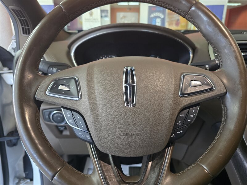 Used 2016 Lincoln MKX Reserve w/ Driver Assistance Package AWD/4WD image 23