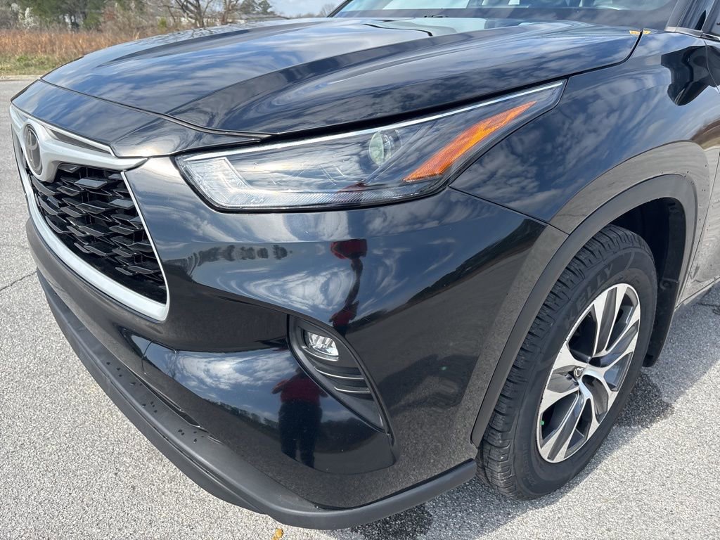 Certified 2024 Toyota Highlander XLE image 47