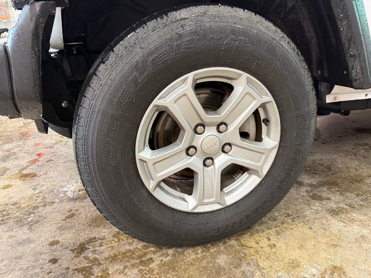 Used 2021 Jeep Wrangler Sport image 9