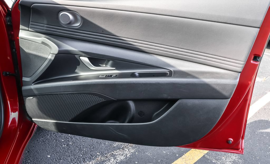 Certified 2025 Hyundai Elantra Limited FWD image 41
