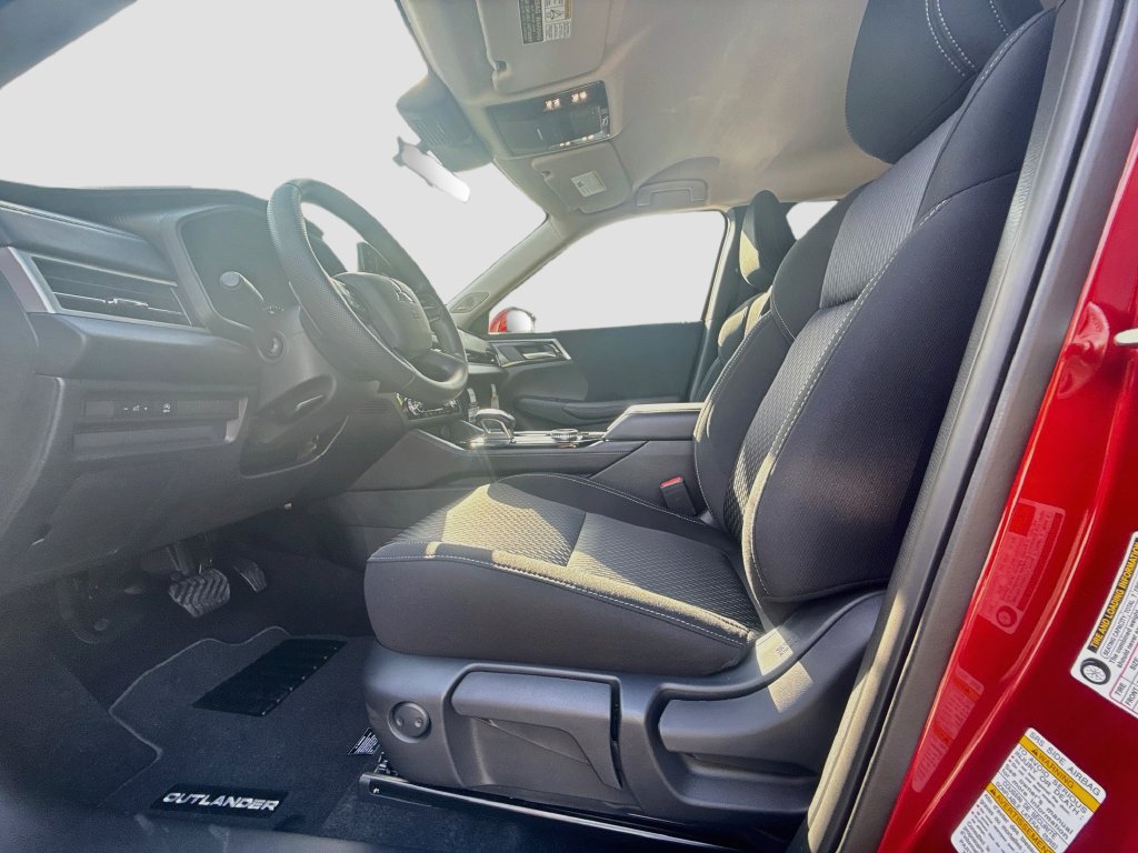 New 2026 Mitsubishi Outlander ES FWD image 21