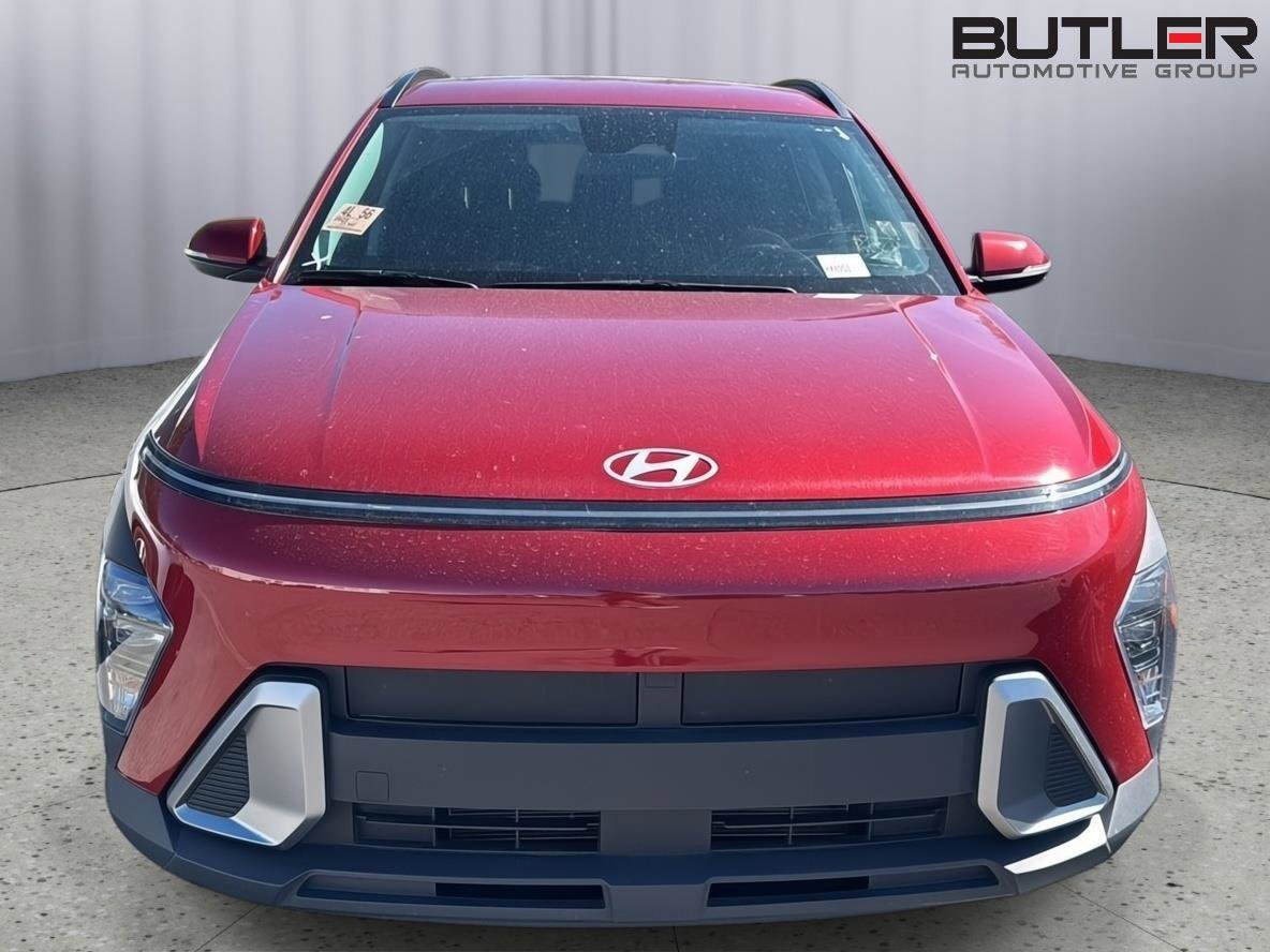 Used 2025 Hyundai Kona SEL image 3