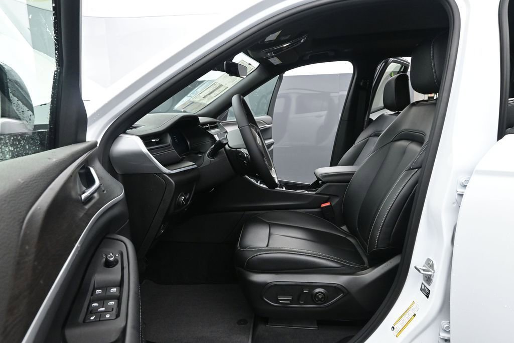 New 2026 Jeep Grand Cherokee L Limited w/ Limited Altitude Package AWD/4WD image 10