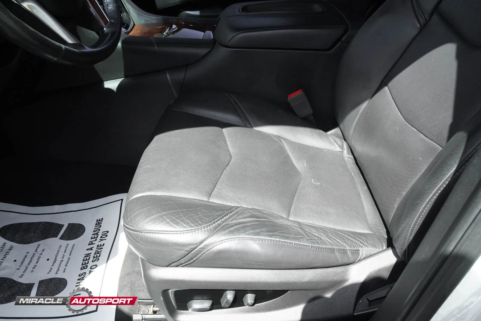 Used 2018 Cadillac Escalade ESV Premium Luxury AWD/4WD image 18