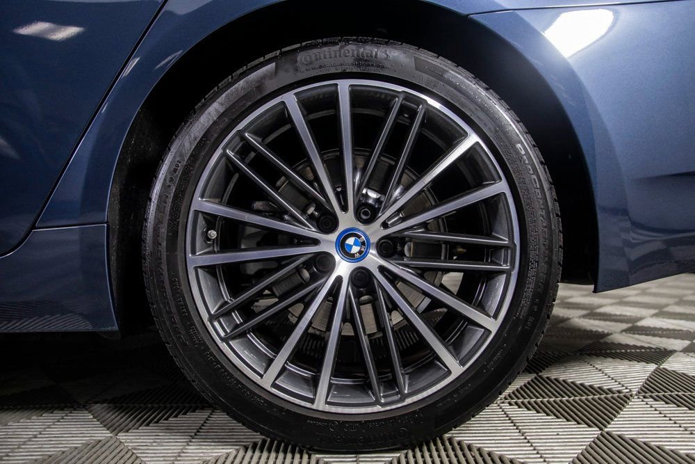 Used 2023 BMW 530e w/ Premium Package image 41