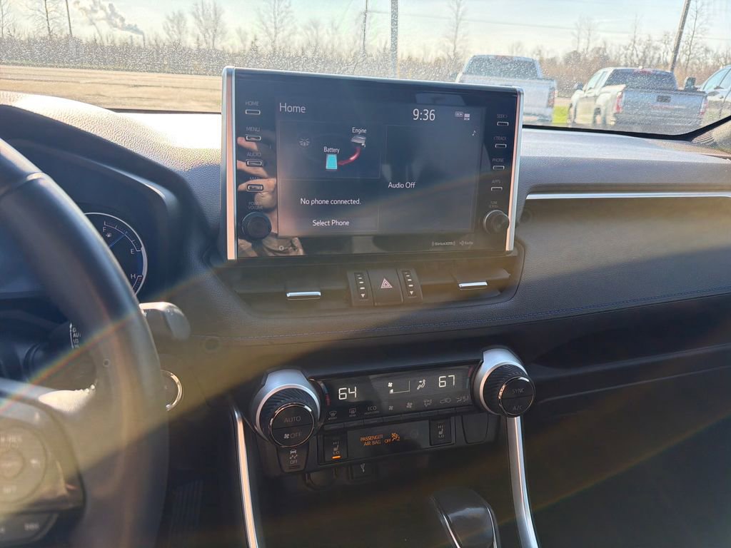 Used 2022 Toyota RAV4 XSE w/ XSE Grade Weather Package AWD/4WD image 18