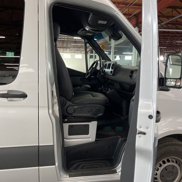 Used 2024 Mercedes-Benz Sprinter 2500 image 16