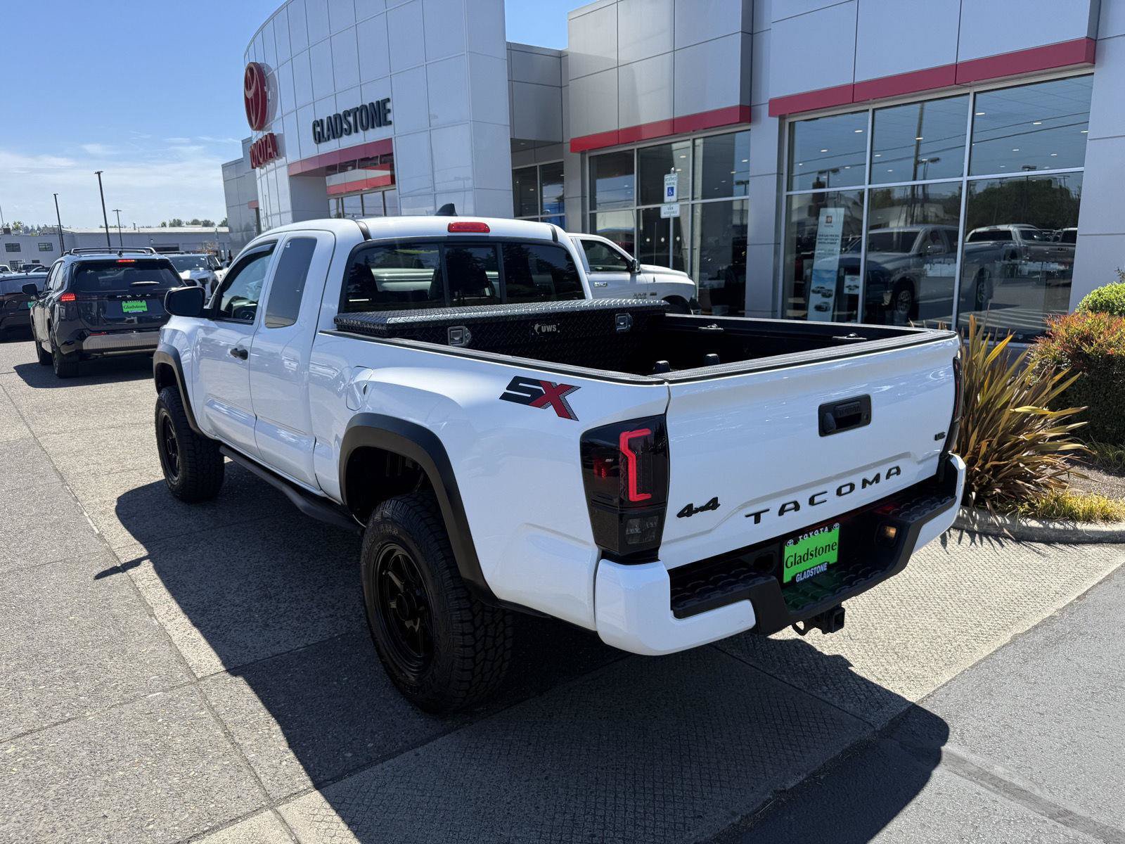 Used 2020 Toyota Tacoma SR w/ SX Package AWD/4WD image 3