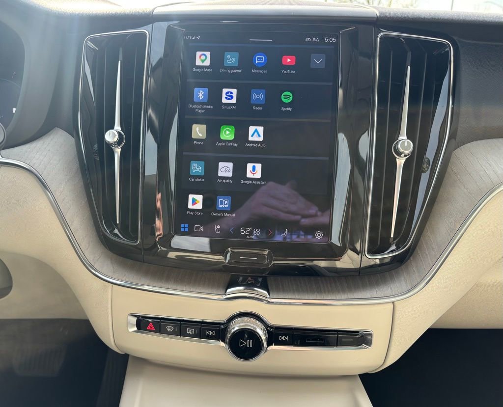 Used 2023 Volvo XC60 B5 Plus w/ Climate Package AWD/4WD image 9