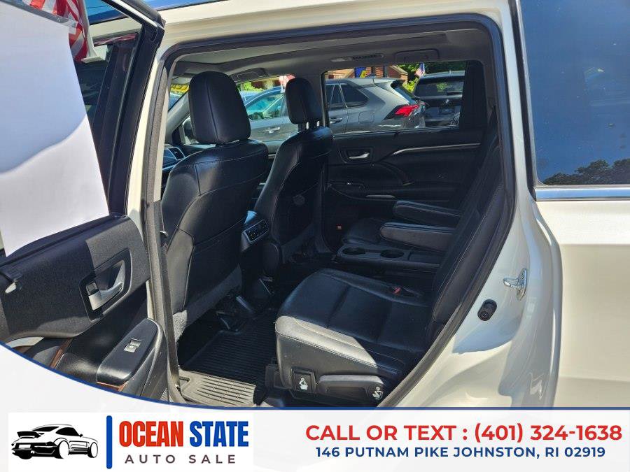 Used 2015 Toyota Highlander Limited Platinum AWD/4WD image 11